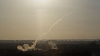 Napätie sa stupňuje. Palestínski militanti vypálili z pásma Gazy štyri rakety na Izrael